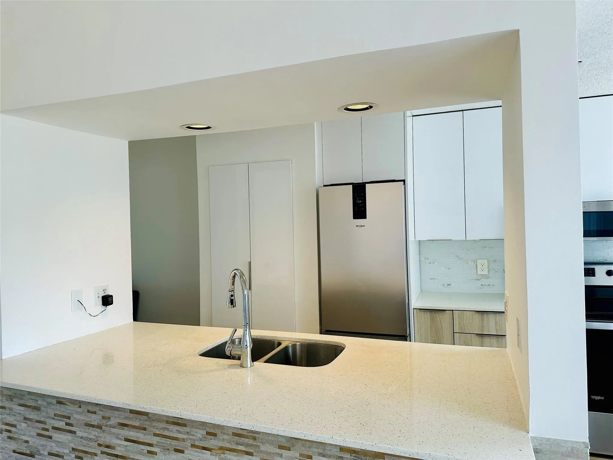 Kitchen /bar area