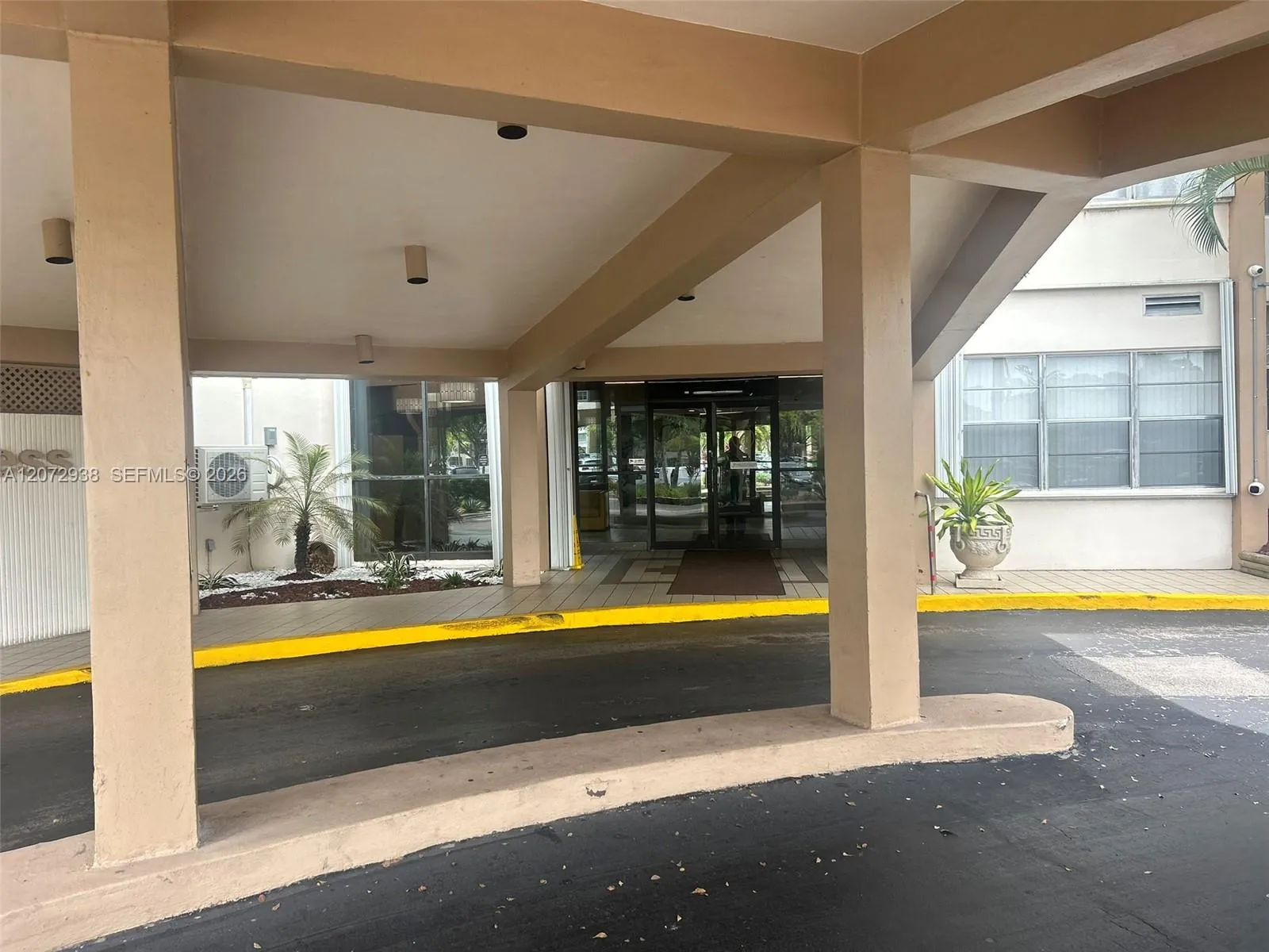 Under Roof Pick up and Drop off.