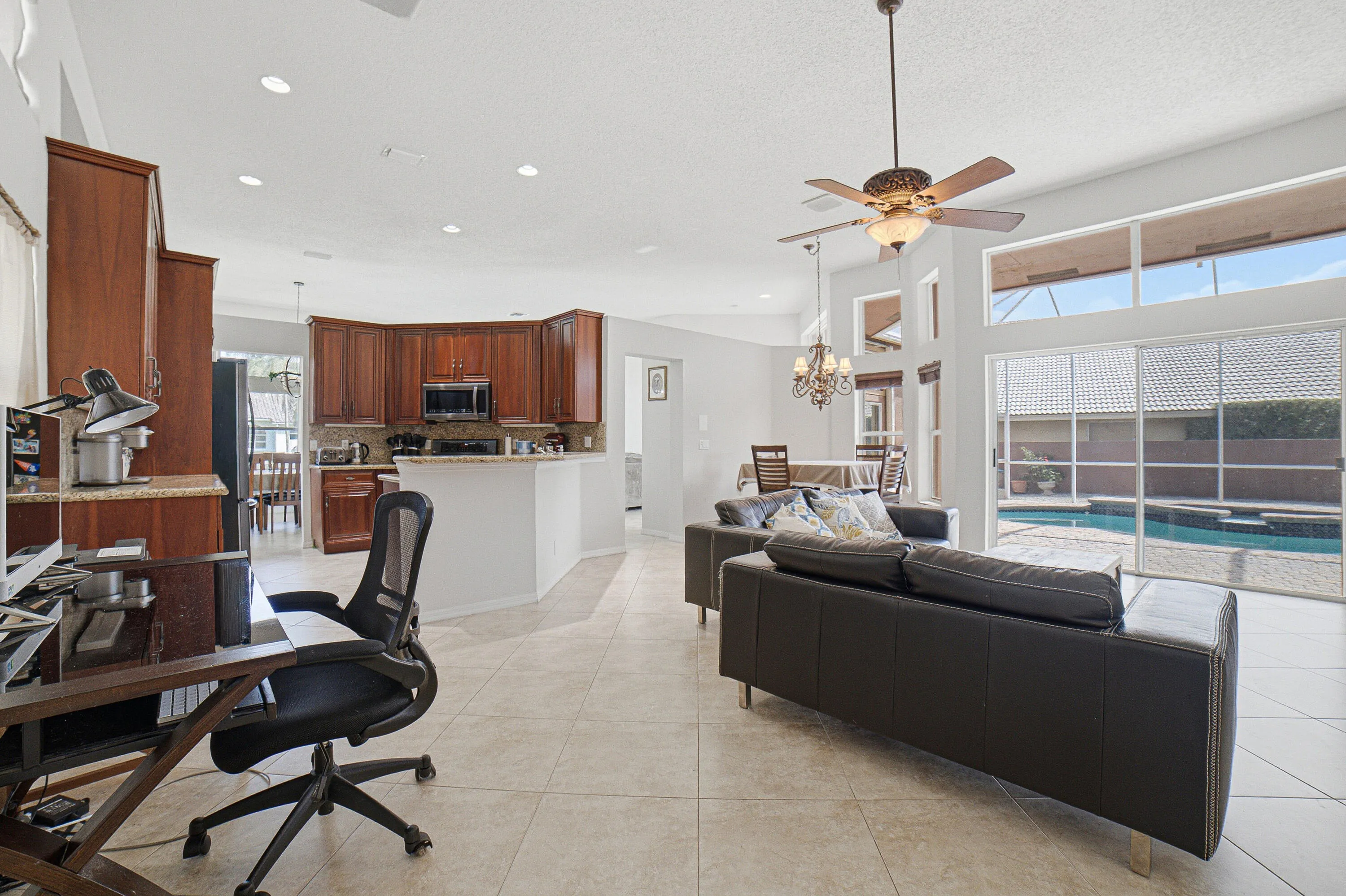 Livingroom-Kitchen
