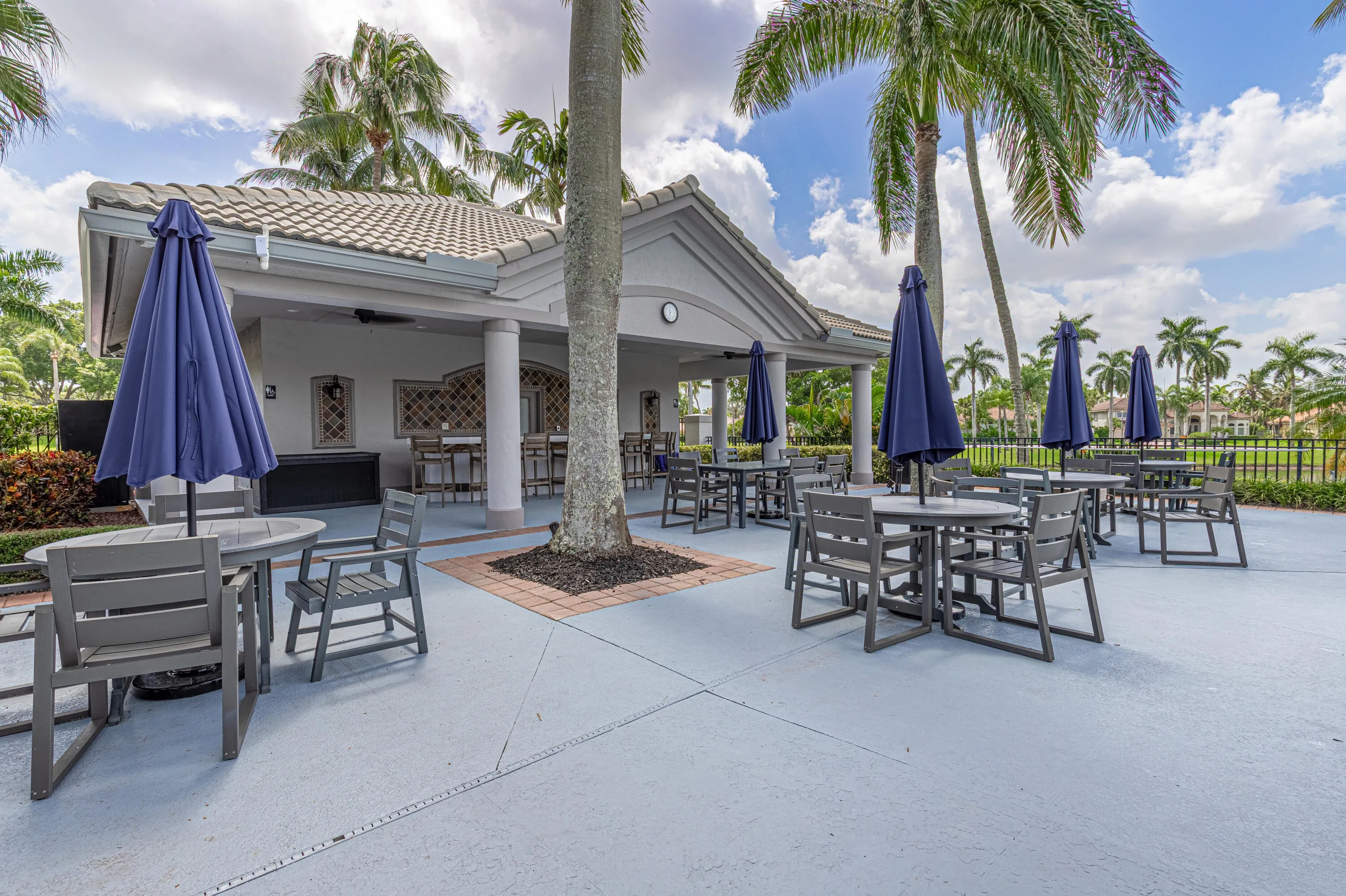 Clubhouse-Pool-Bar