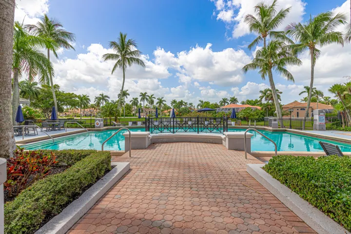 Clubhouse-Pool