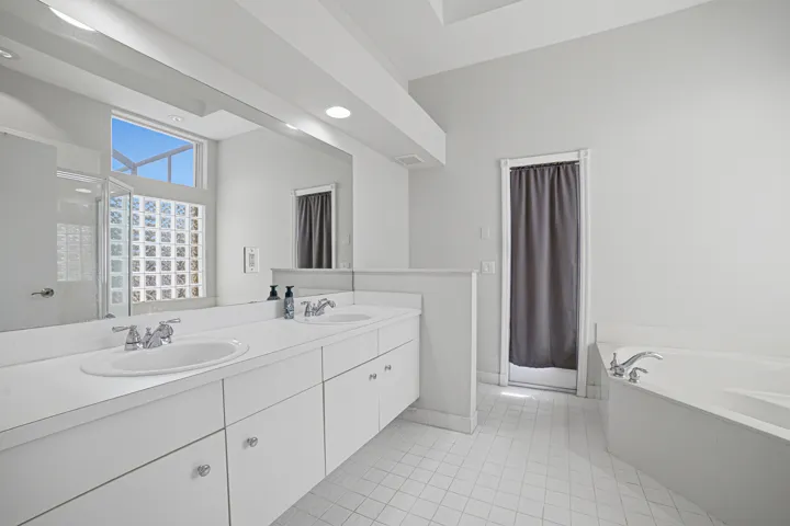 Bedroom1-Bathroom