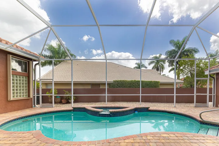 Courtyard-Pool