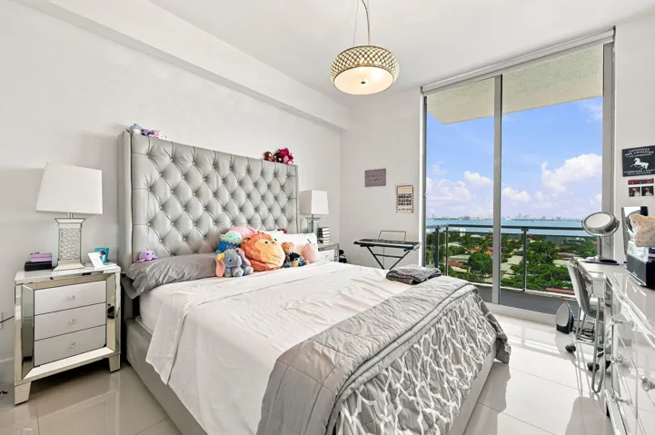 21-web-or-mls-7901-hispanola-ave-unit-10
