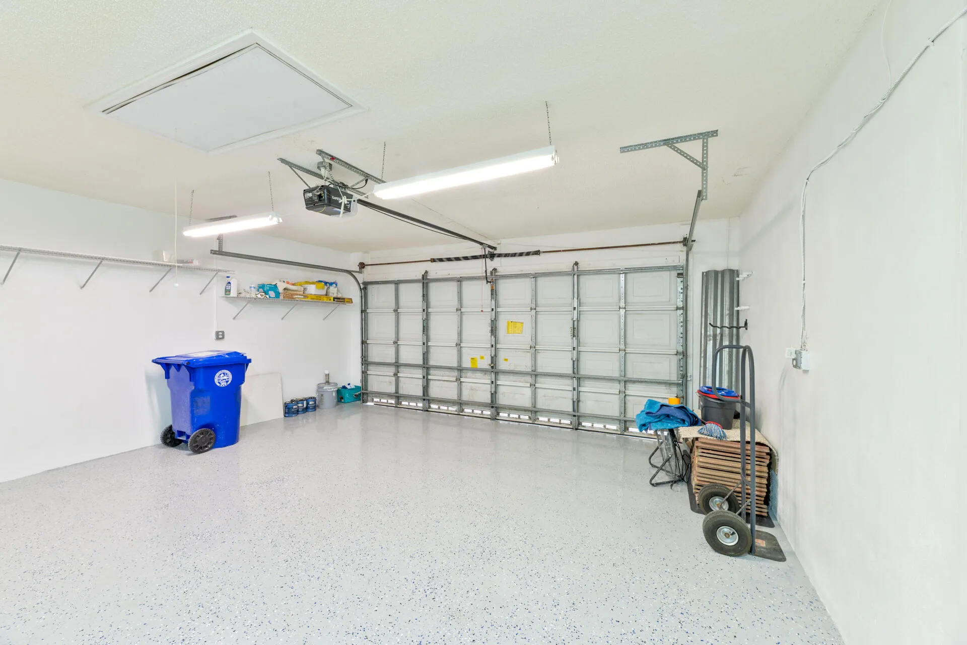Krauss inside garage from inside door