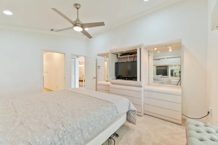 Krauss main bed from headboard