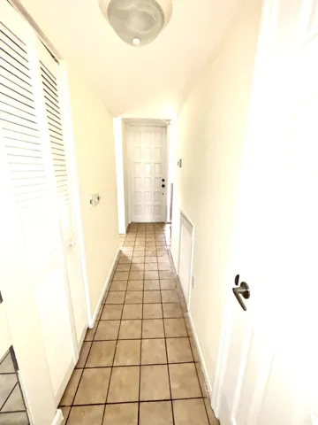 hallway leading to ktichen