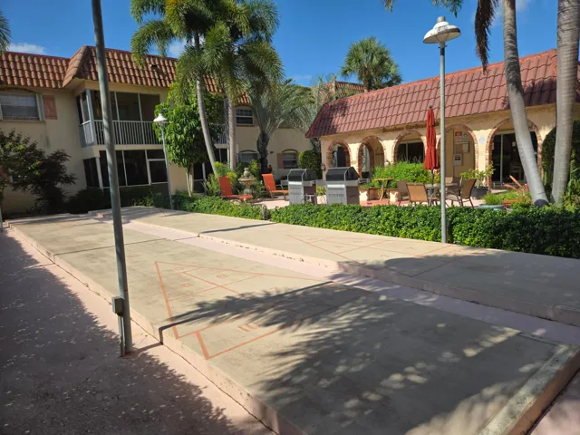 Clubhouse, BBQ's, Seating, Entrance