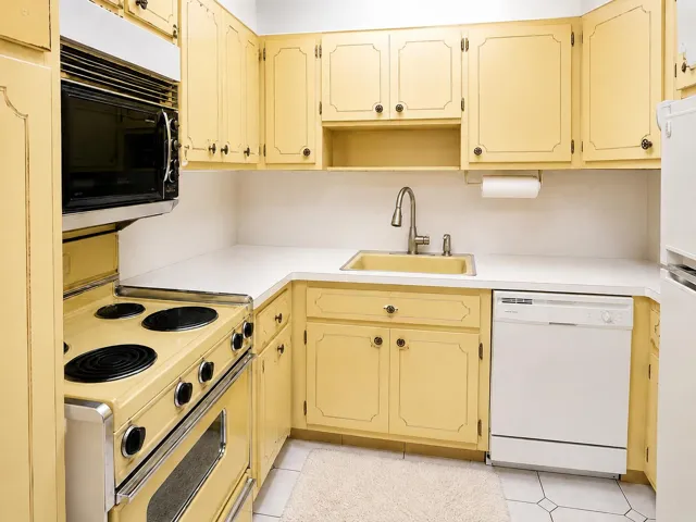 4330 602 Kitchen