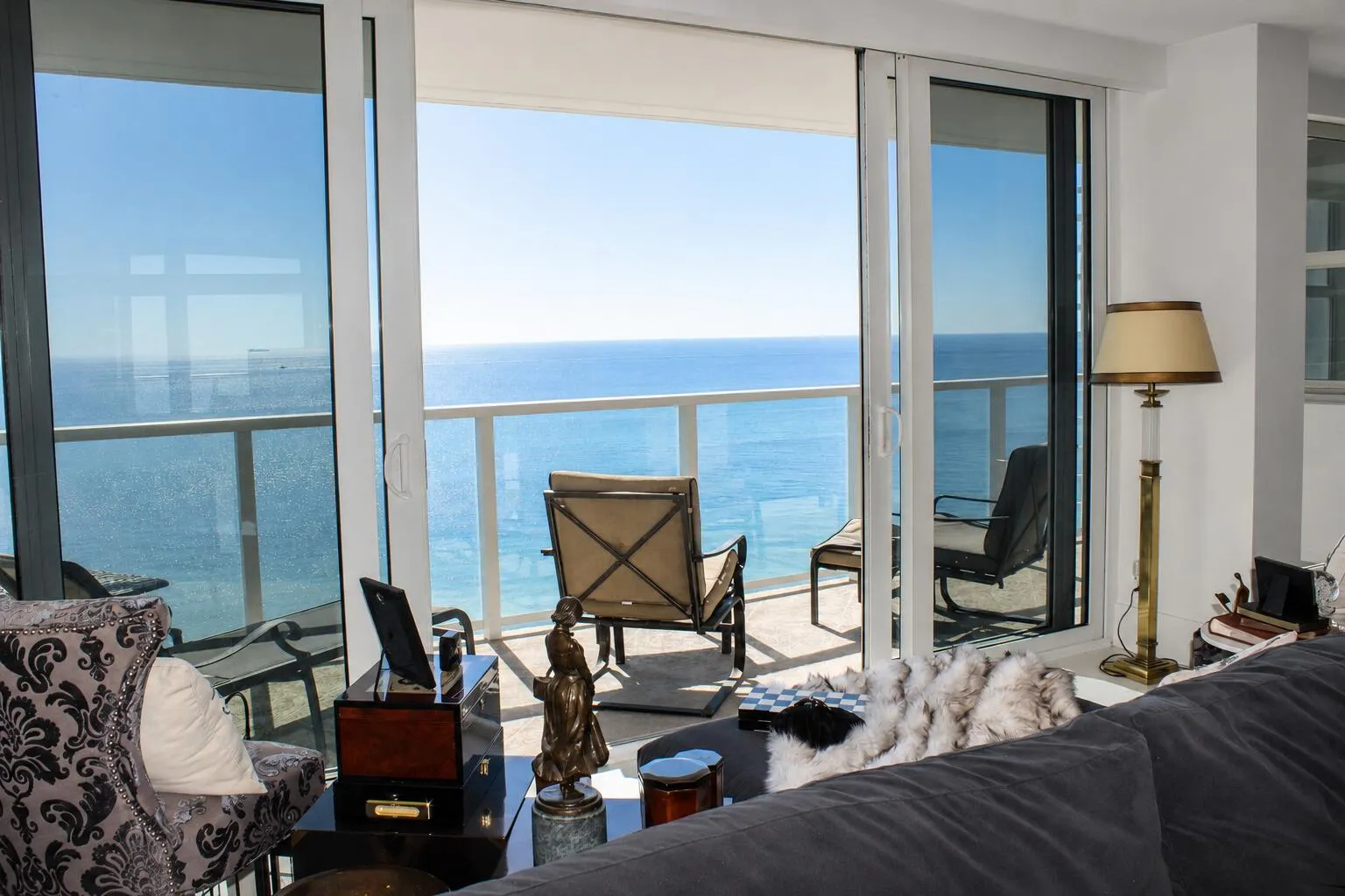 Reading/ Balcony