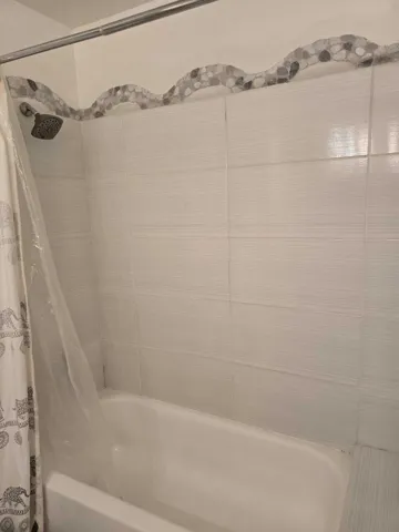 13696 Primary Bath3