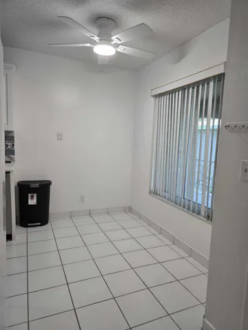 13696 Breakfast Area