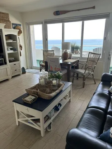 LIVINGROOM OCEAN VIEW