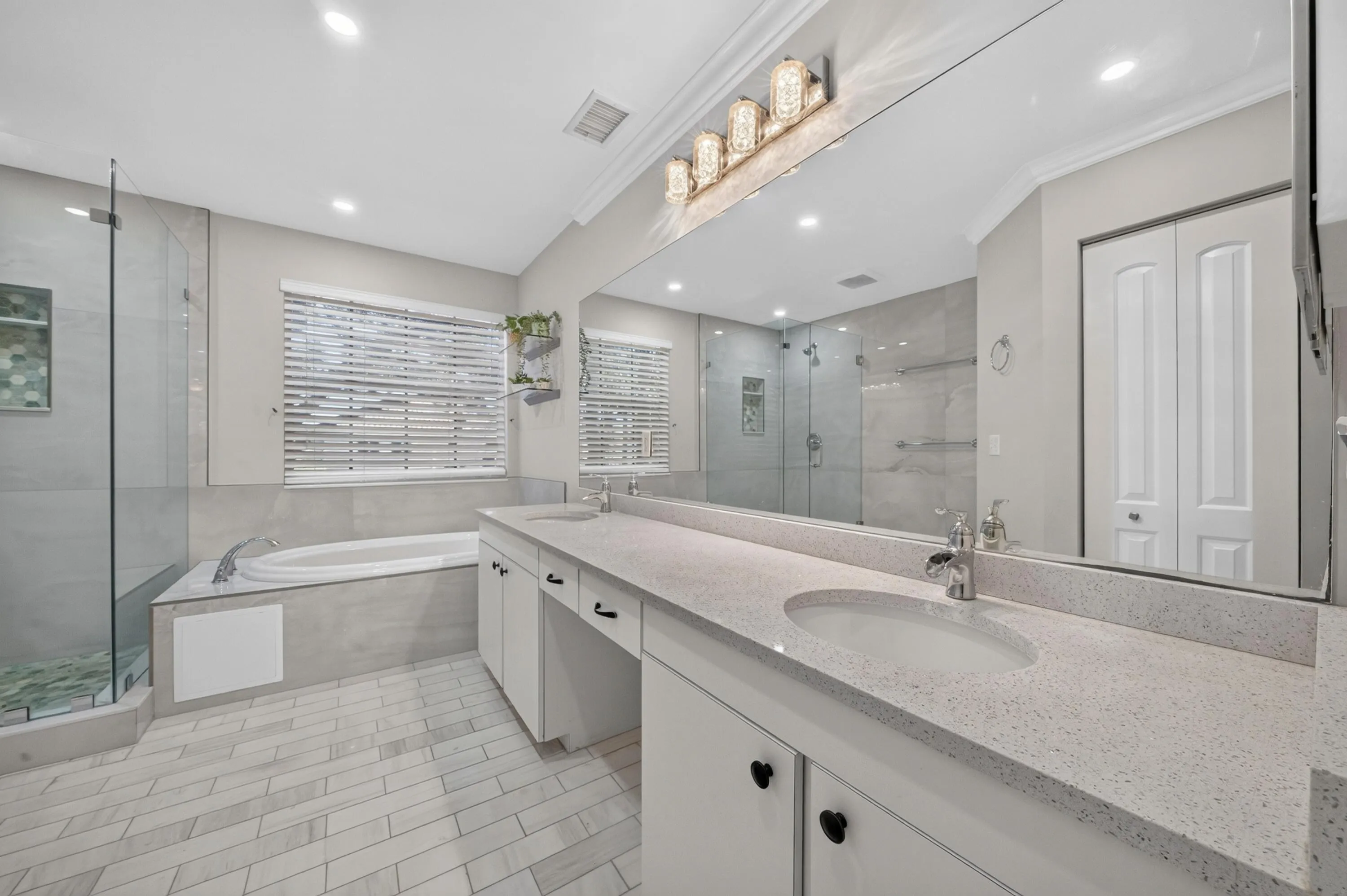035-039-Primary Bath-4000x2662