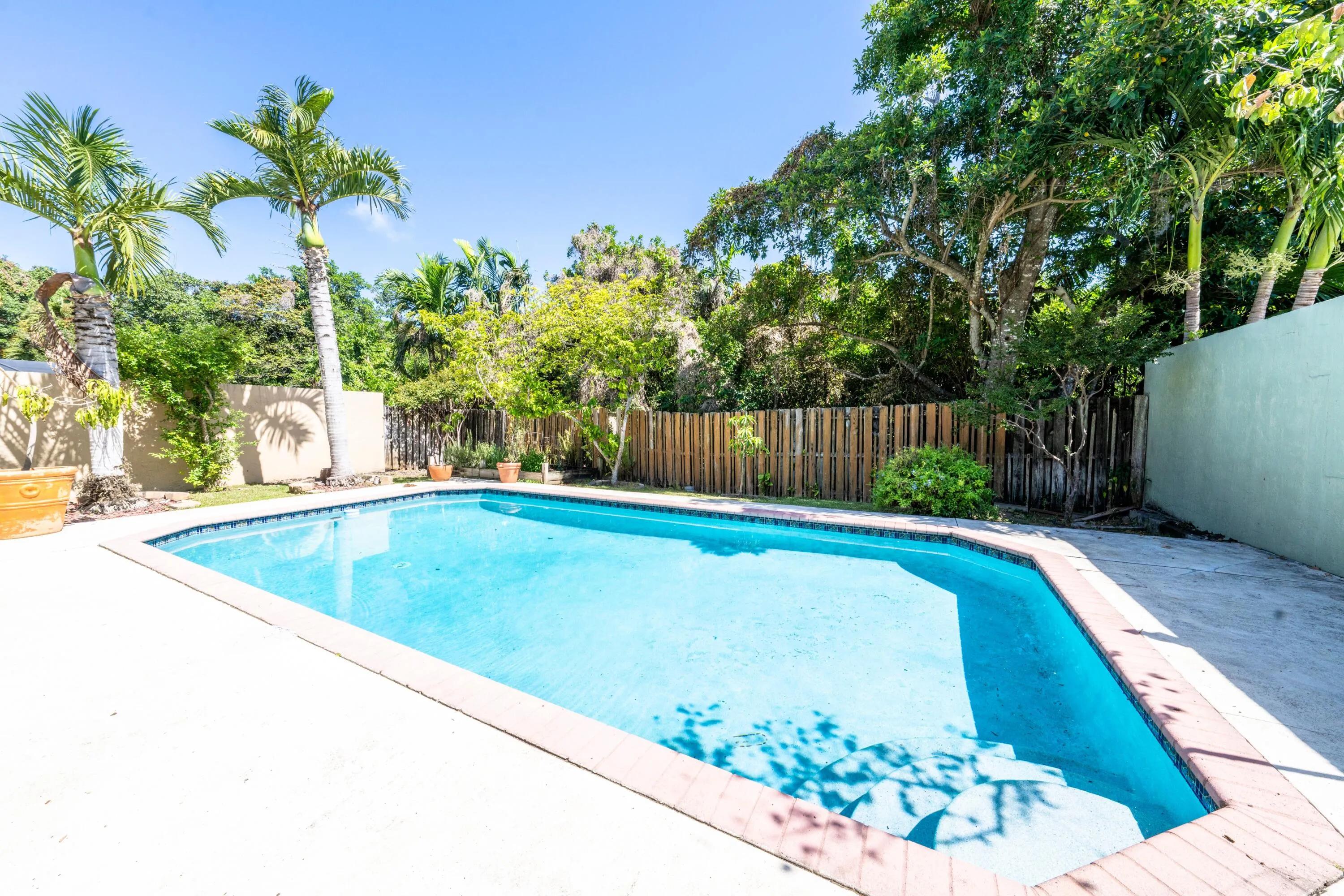 046-042-Pool-4000x2667