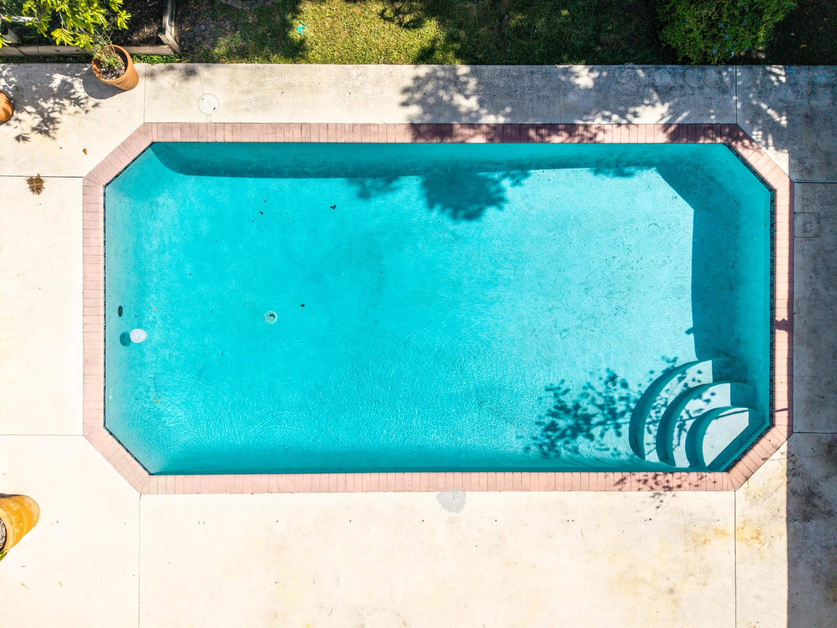 051-010-Pool-4000x3000