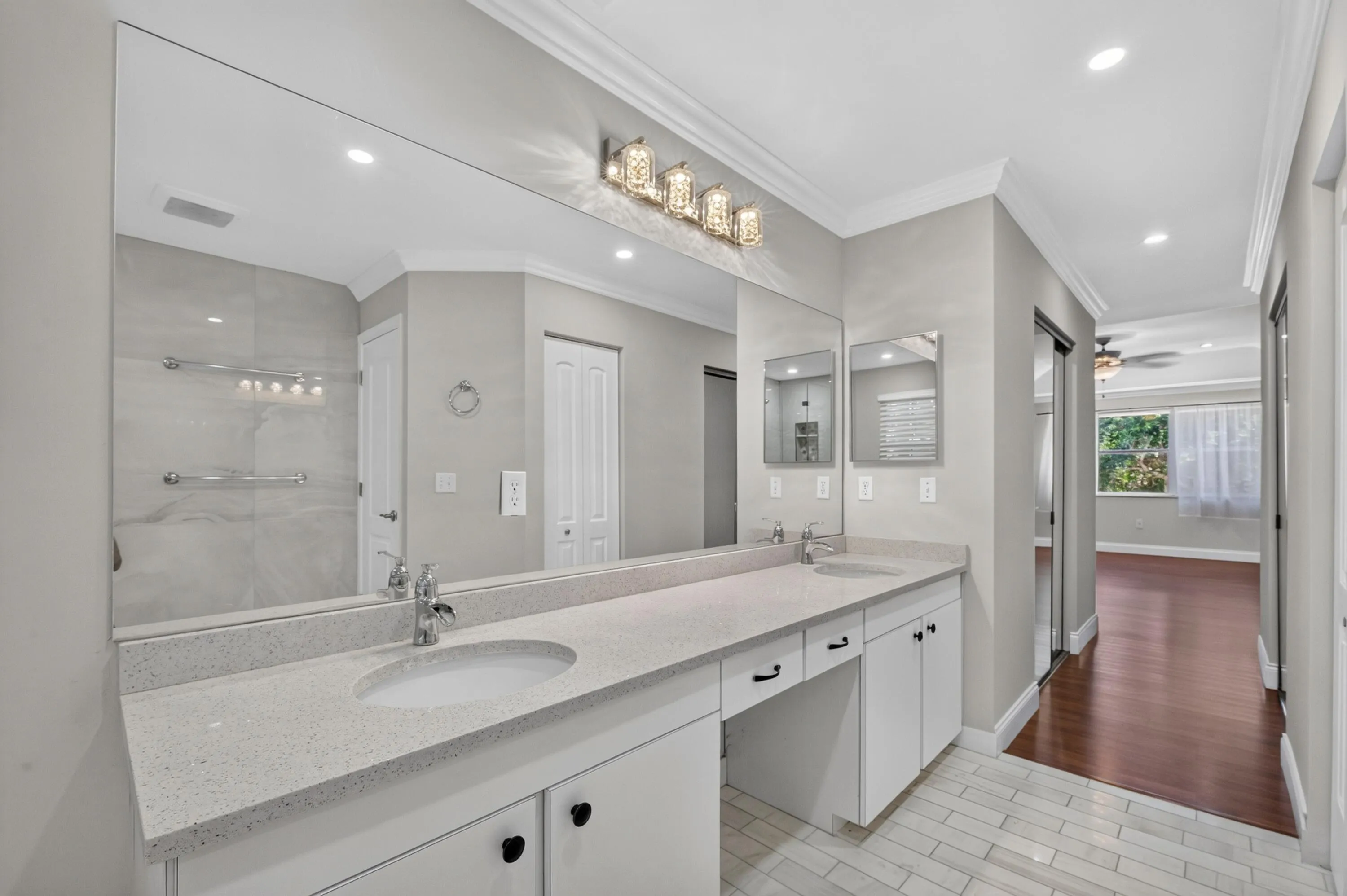 038-043-Primary Bath-4000x2662