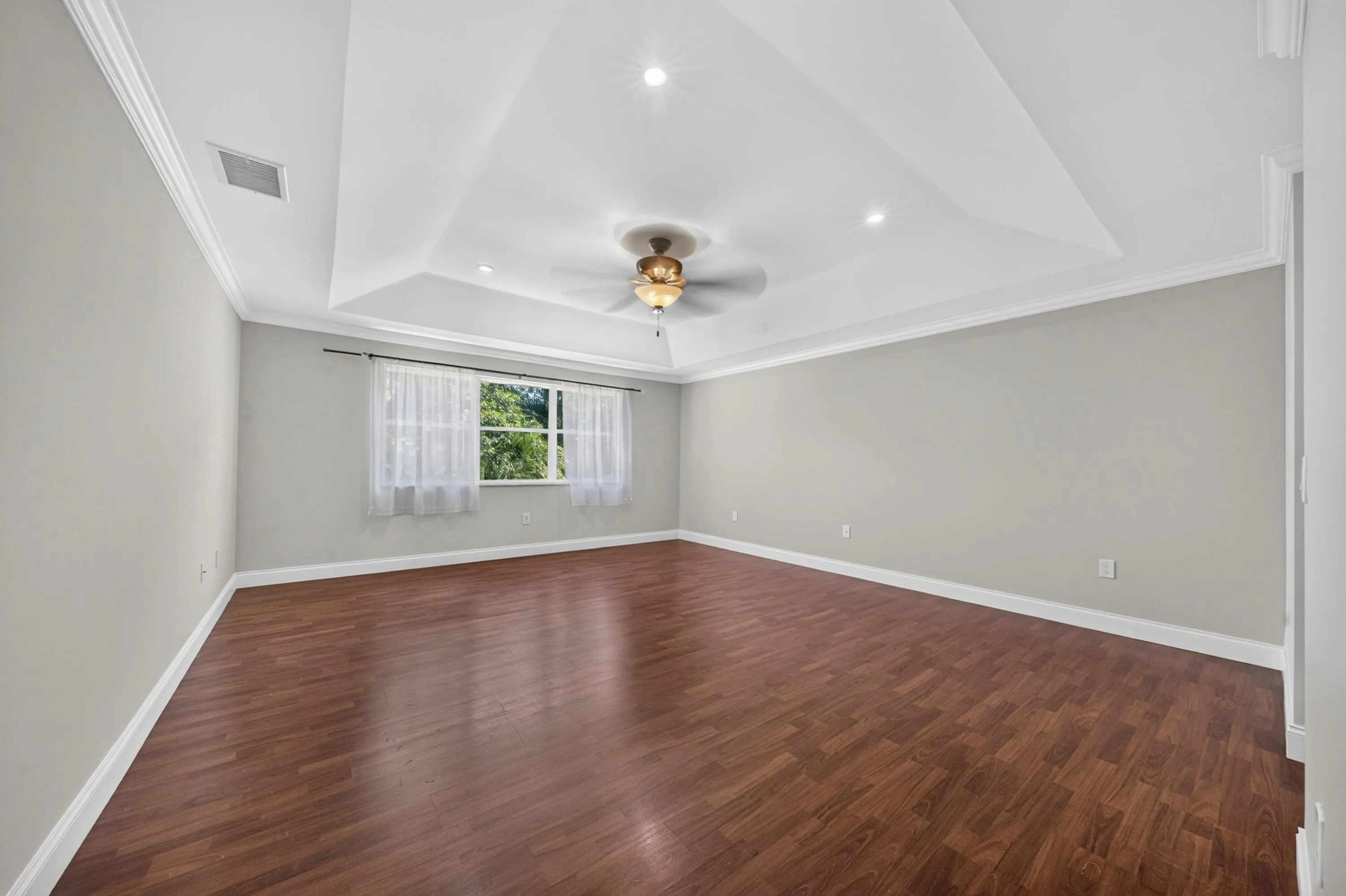 032-023-Primary Bedroom-4000x2664