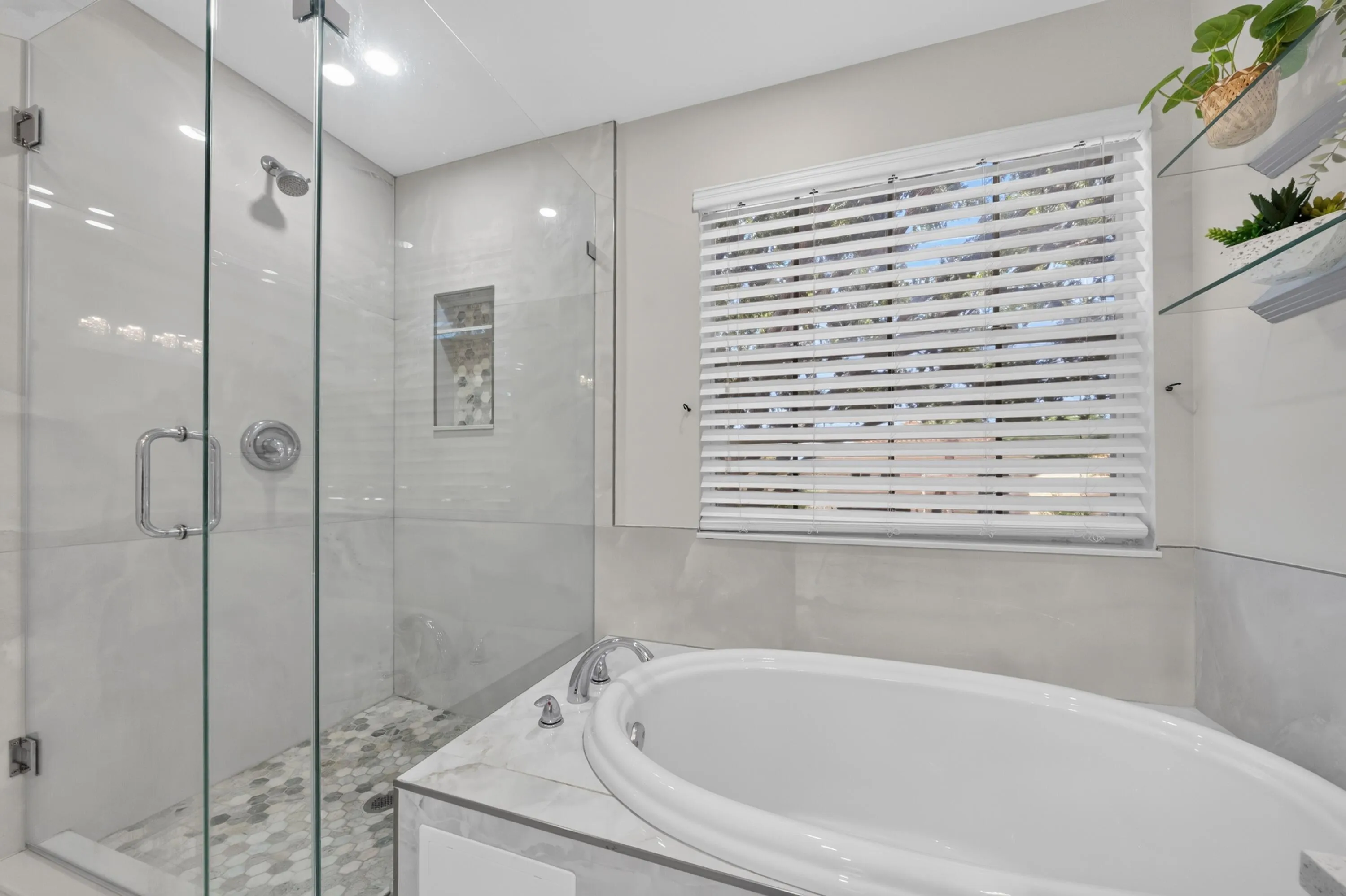 037-047-Primary Bath-4000x2664