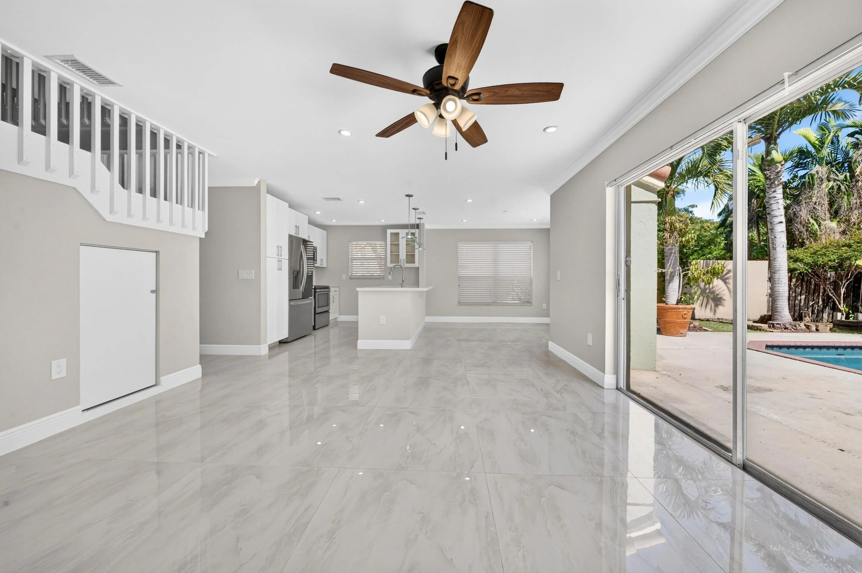 022-055-Family RoomKitchen-4000x2660