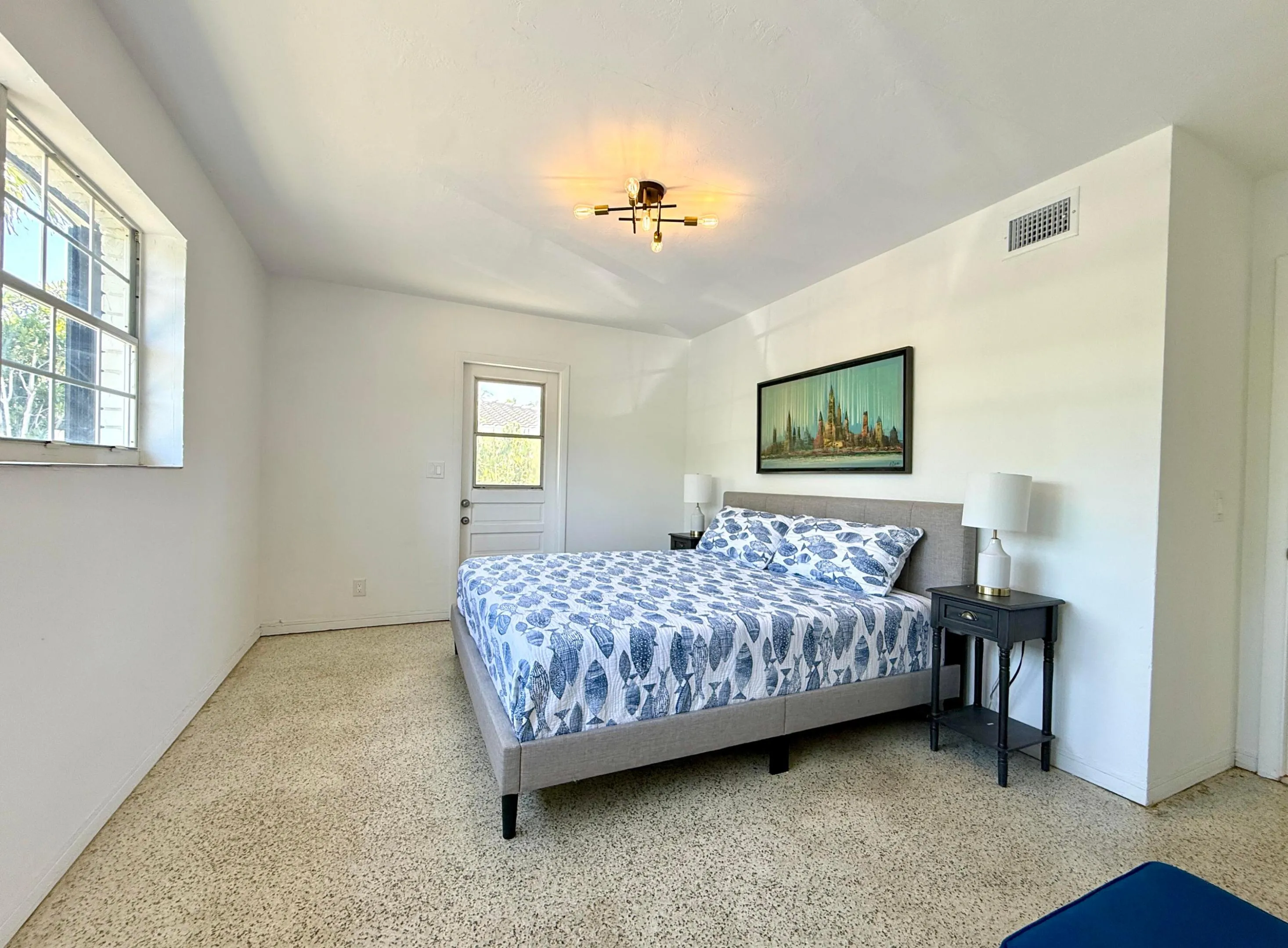 Bedroom w/en-suite bath