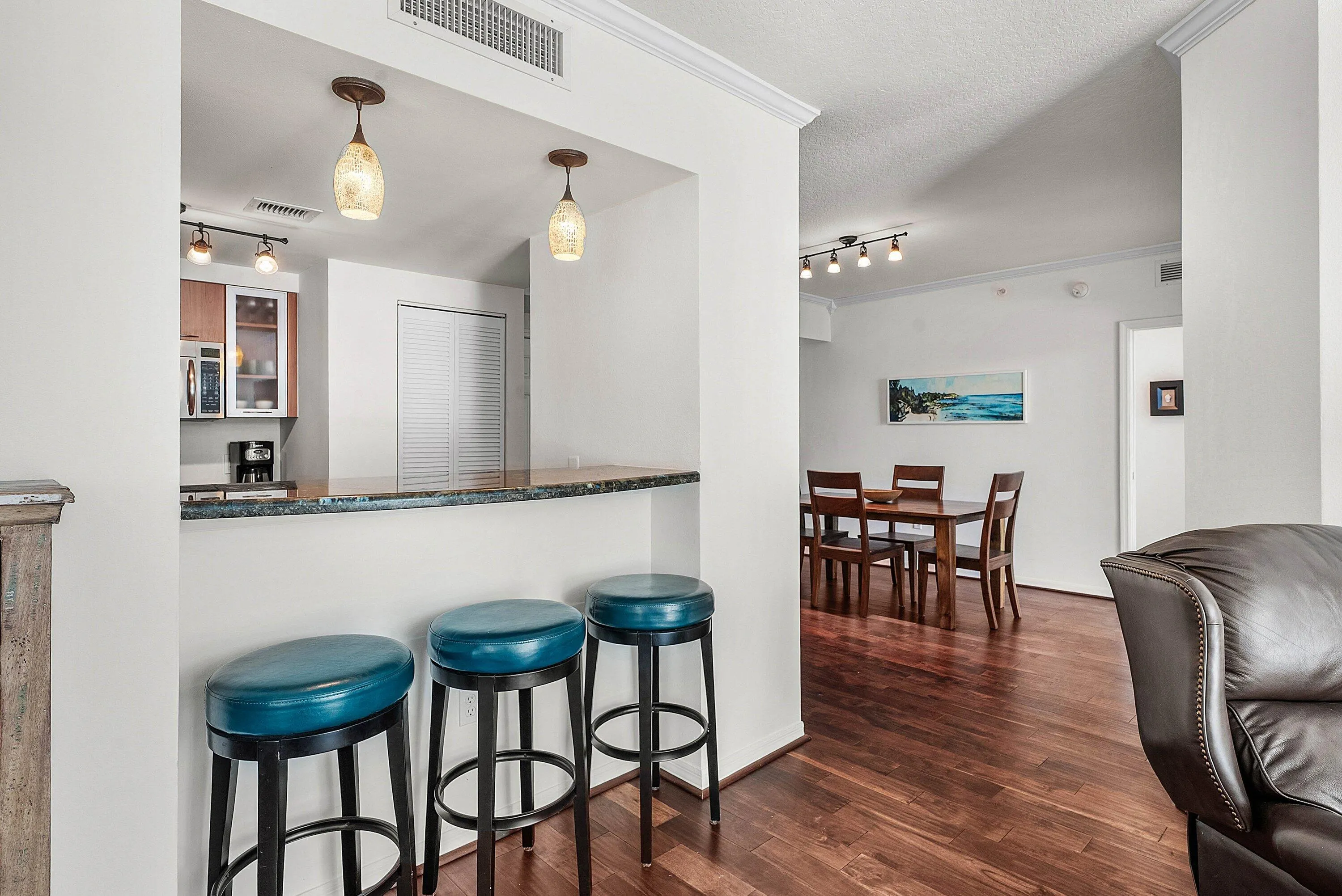 Eat-In Kitchen & Bar