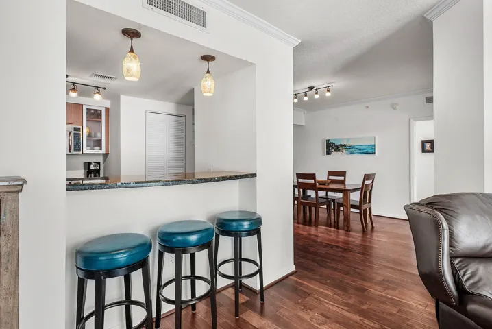 Eat-In Kitchen & Bar
