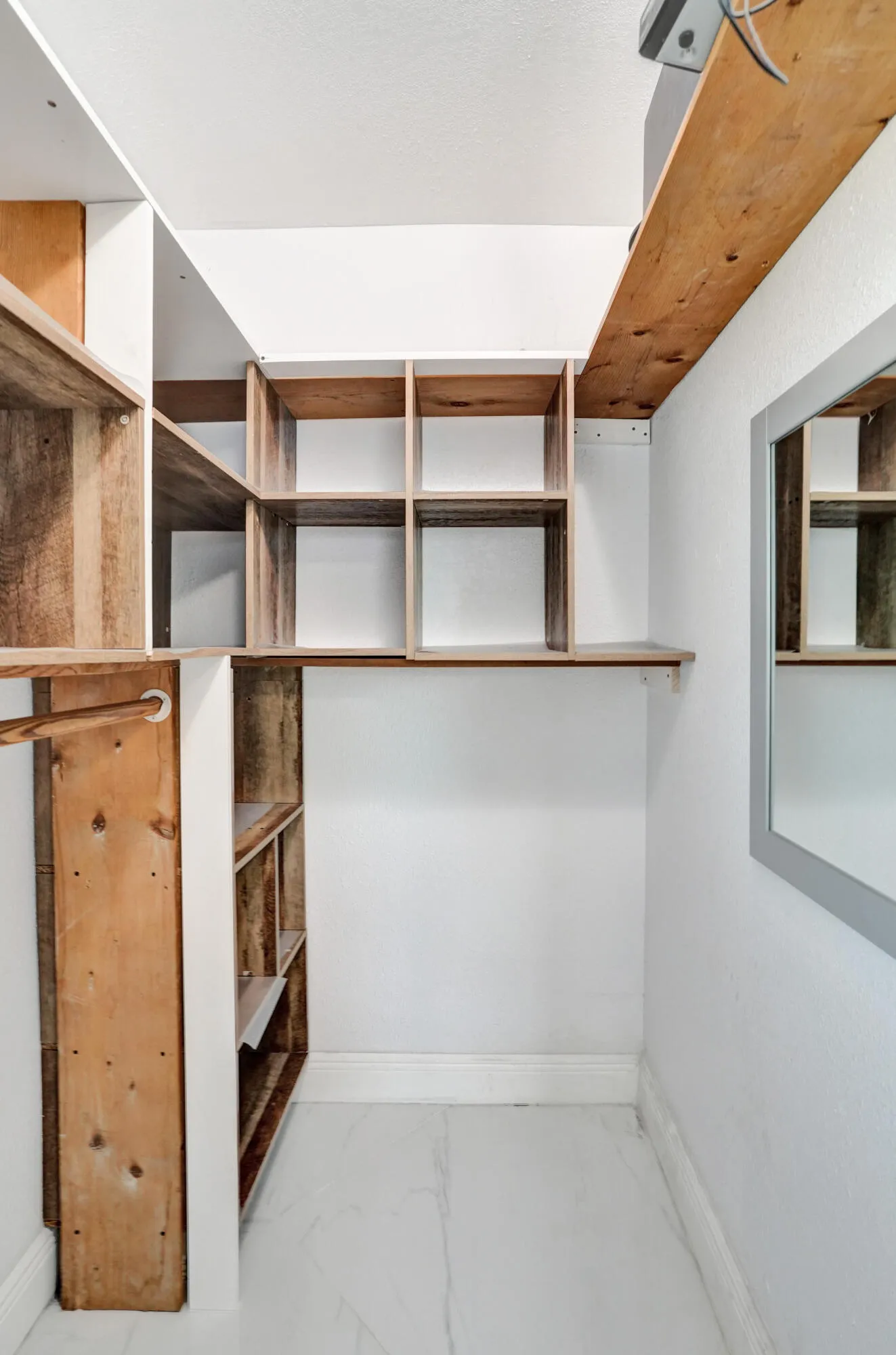 08 4th Closet 2