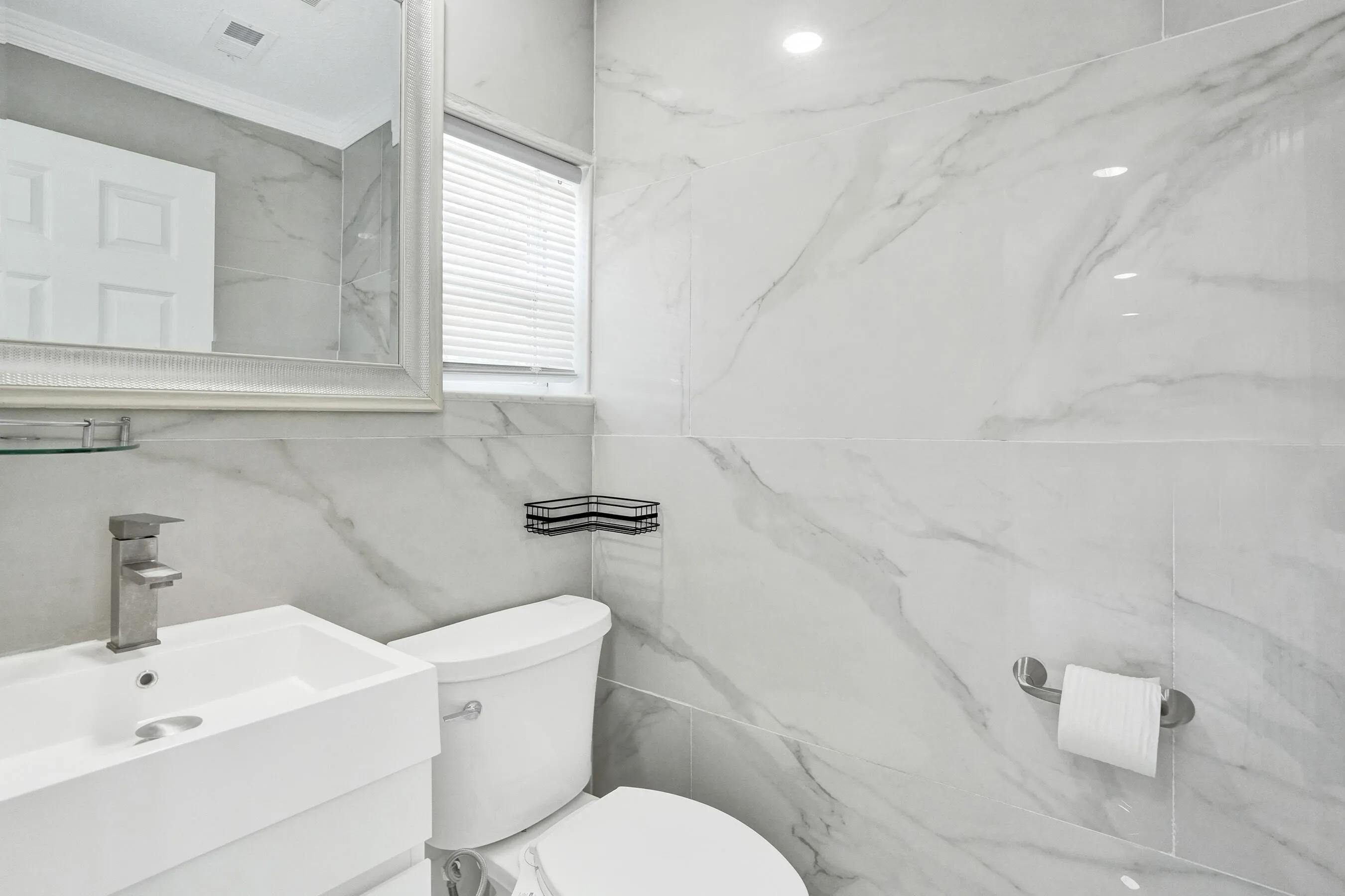 04 ZHalfbath 1