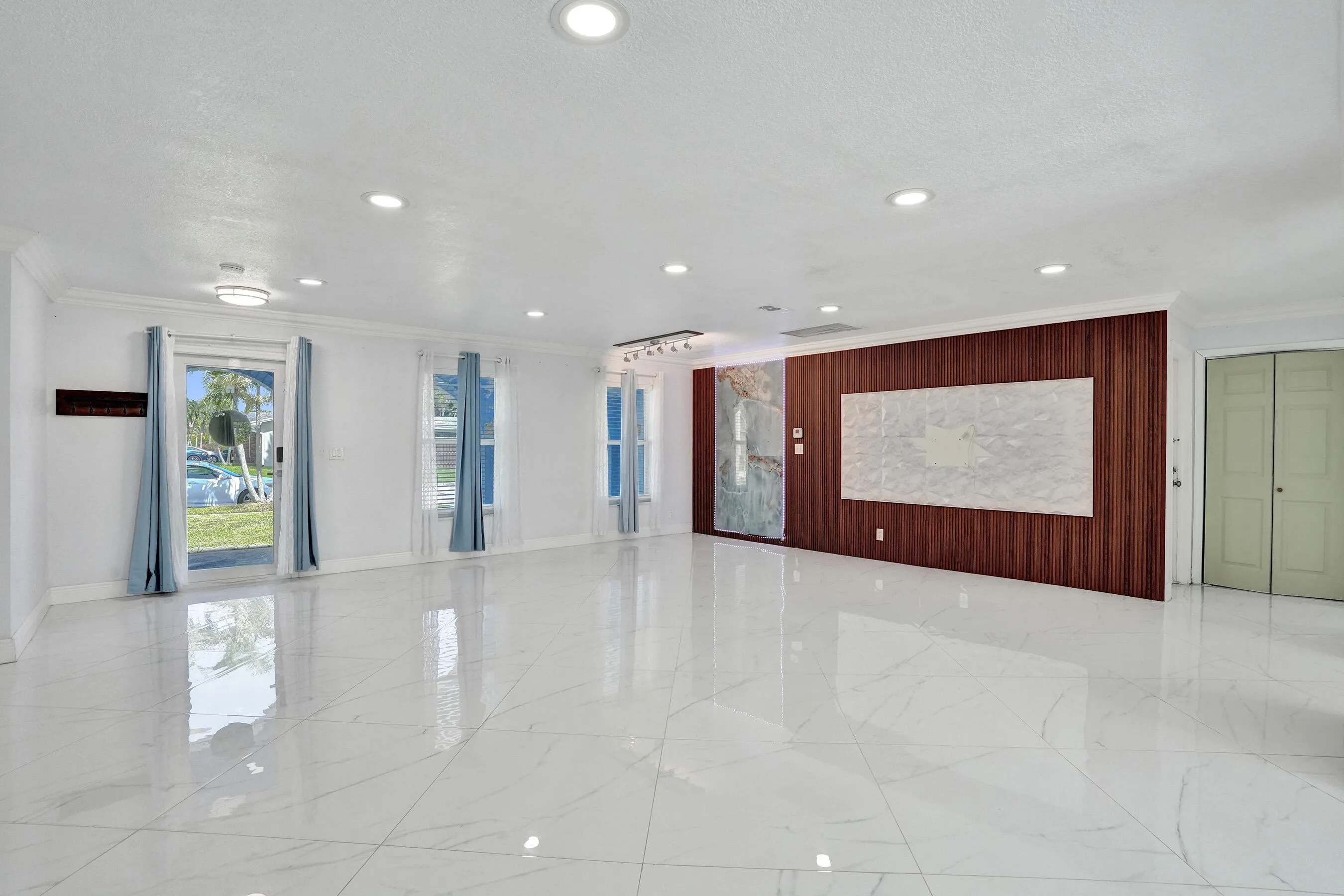 02 Front Entrance 1