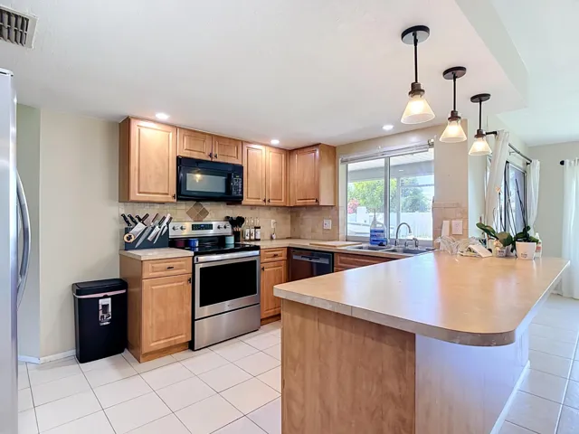 1832 SE Van Loon Terrace-24