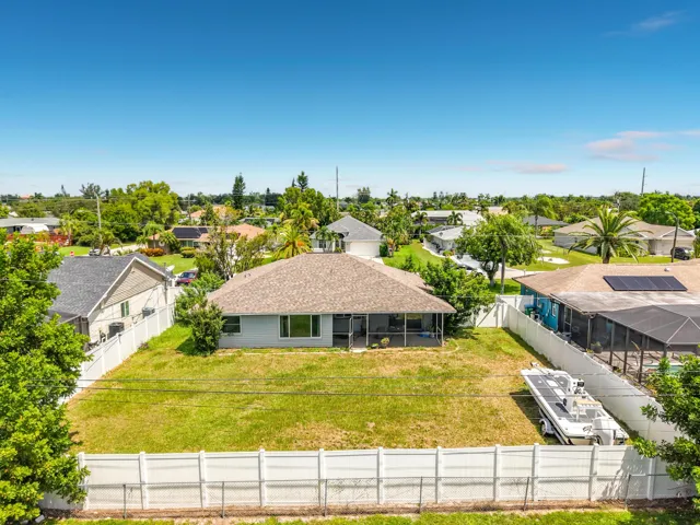 1832 SE Van Loon Terrace-63