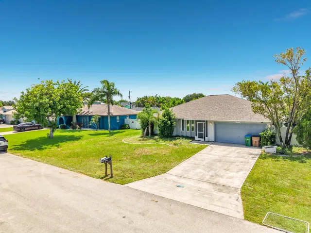1832 SE Van Loon Terrace-15