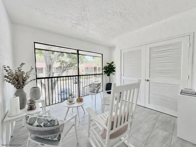 MAIN ENTRANCE / FRONT PORCH