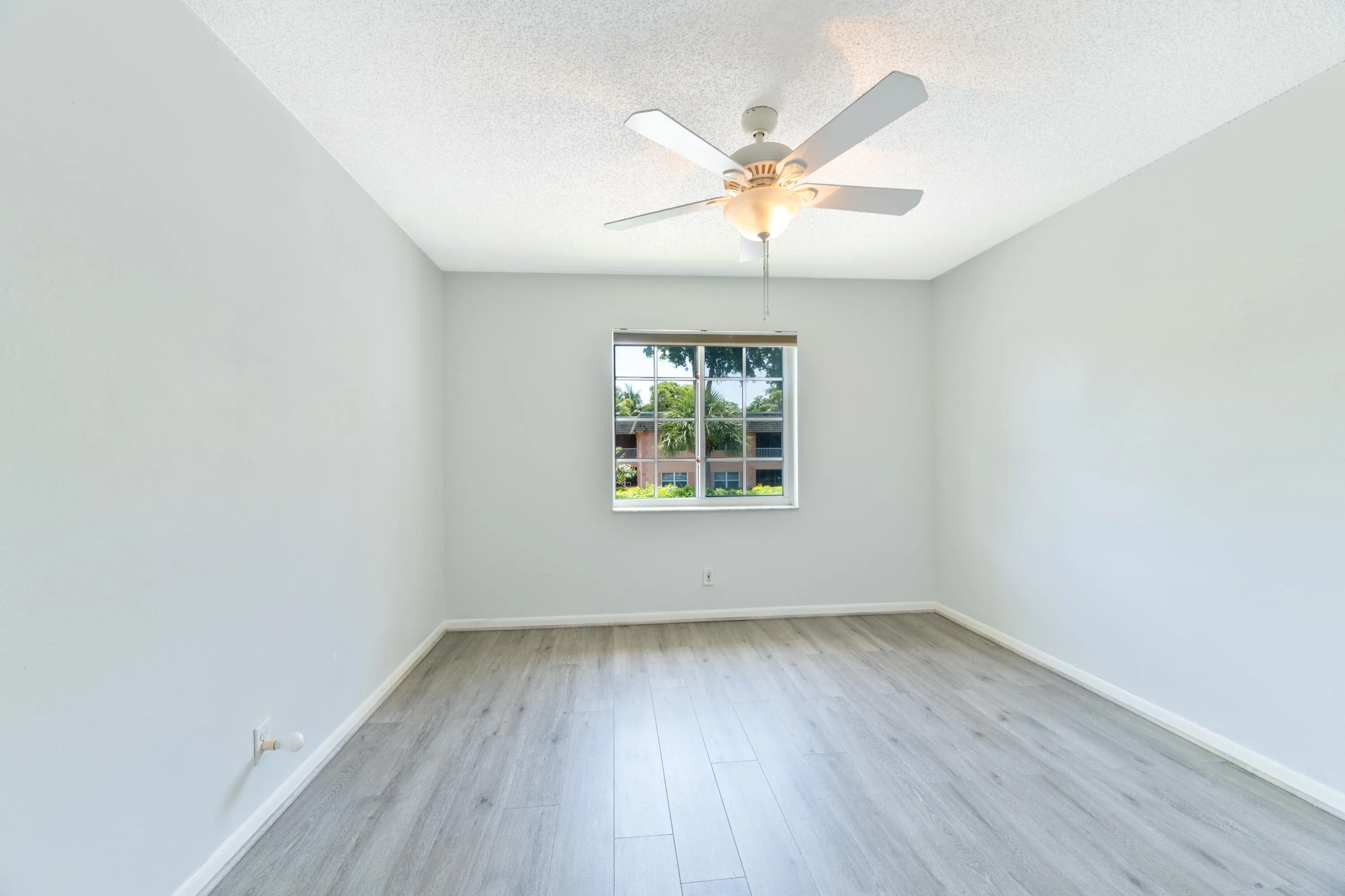 20260815 - 706 SE 2nd Ave 429 - HR-28