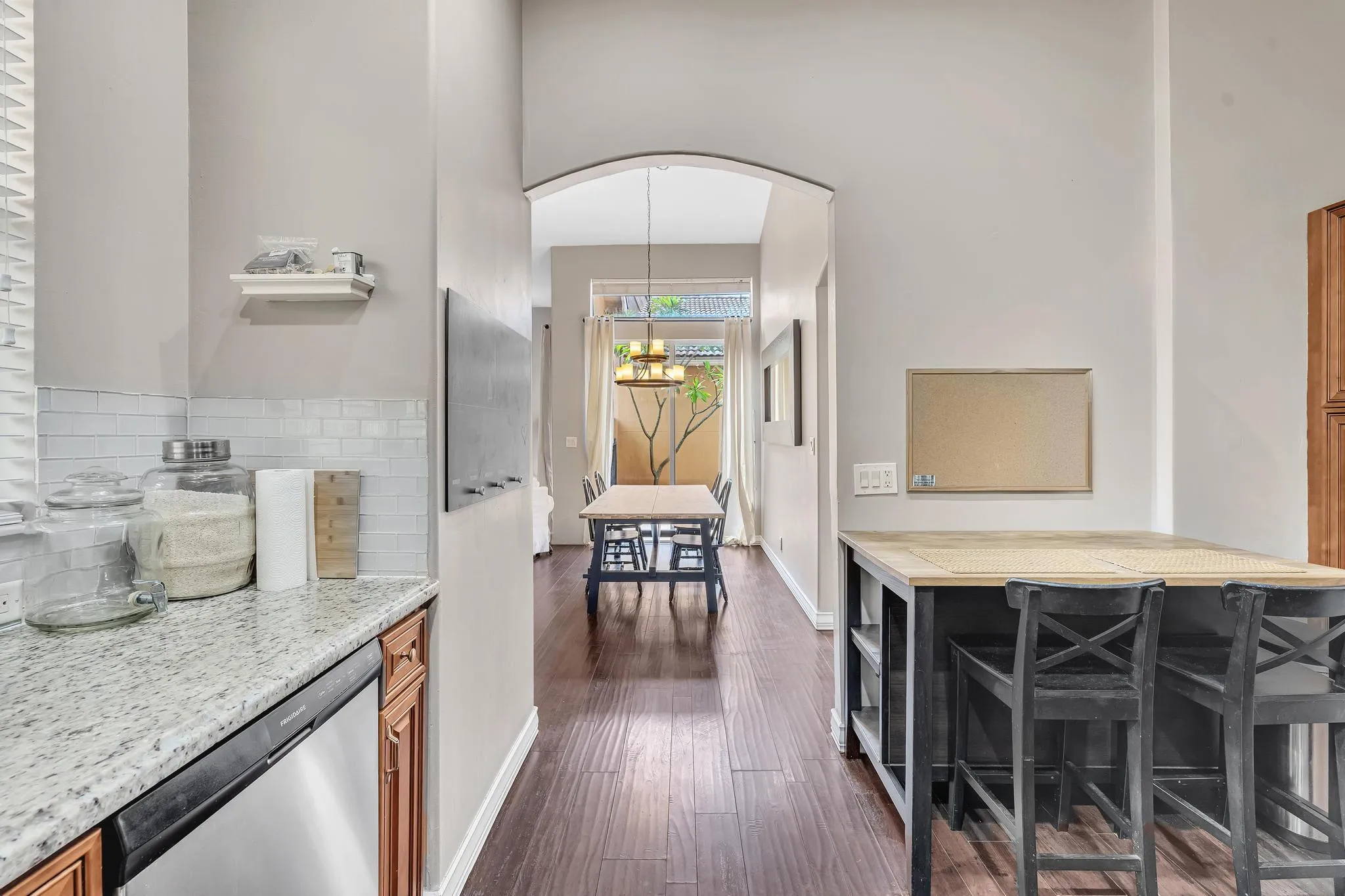 Eat-In Kitchen