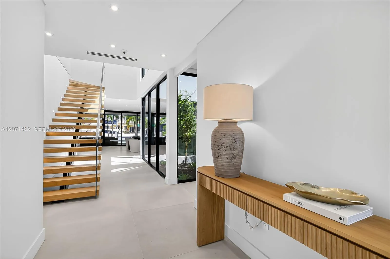 Photo 21 Photo 21