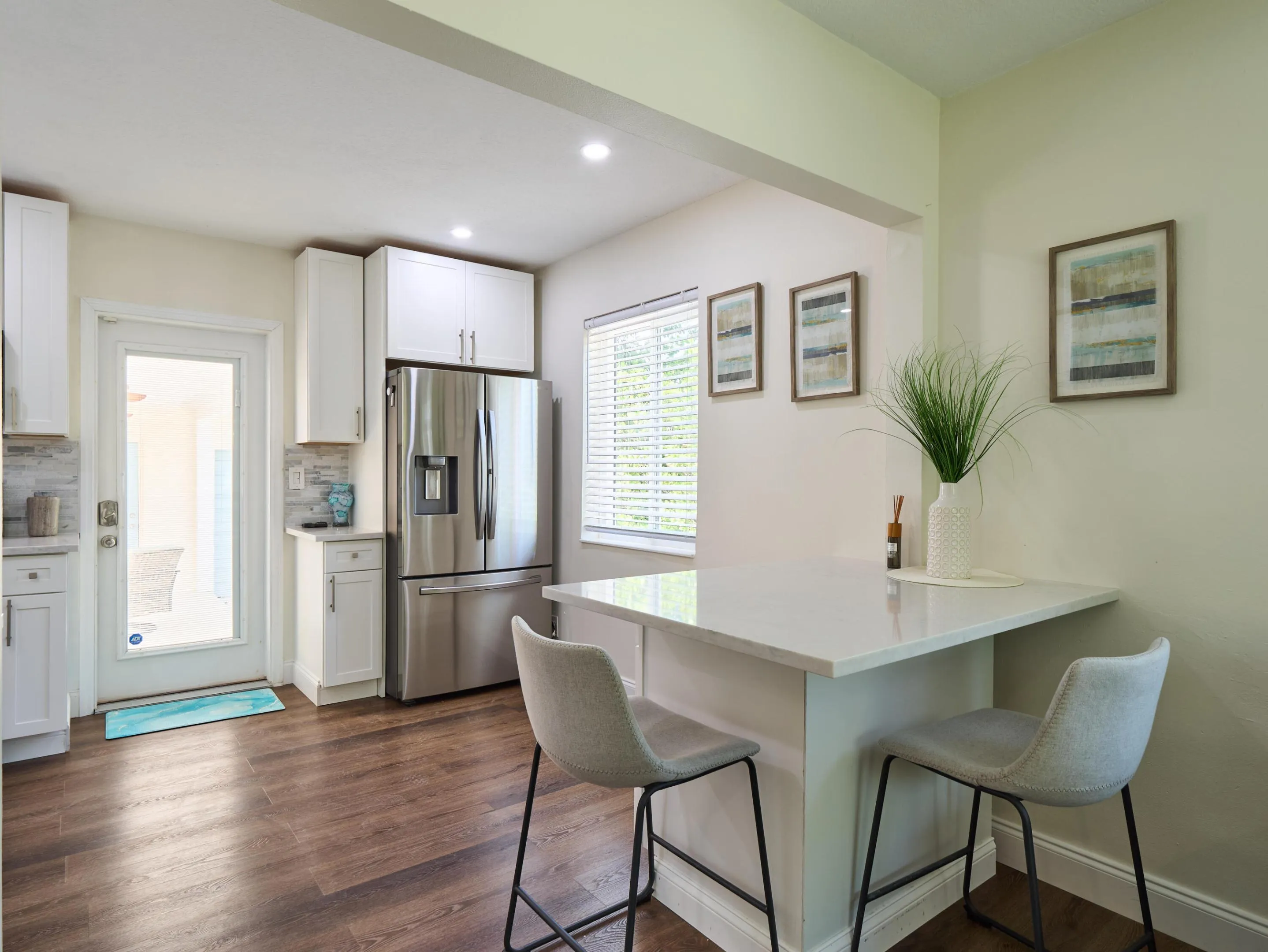 Kitchenette Nook with seating