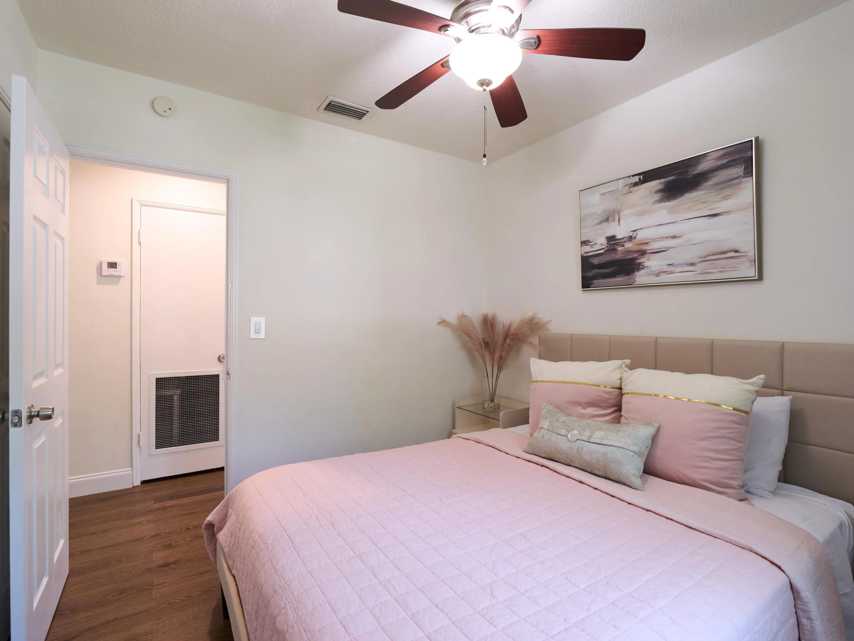 Second bedroom 2