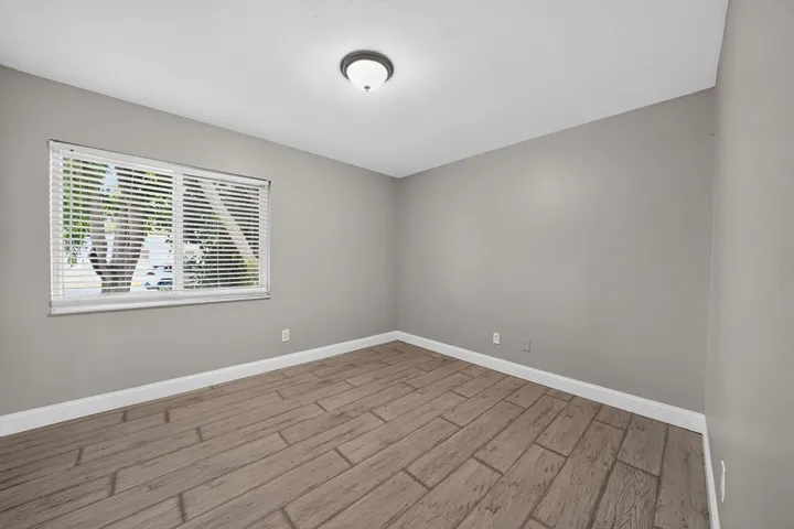 03_230_SW_Cherryhill_Rd-Living_room-0266