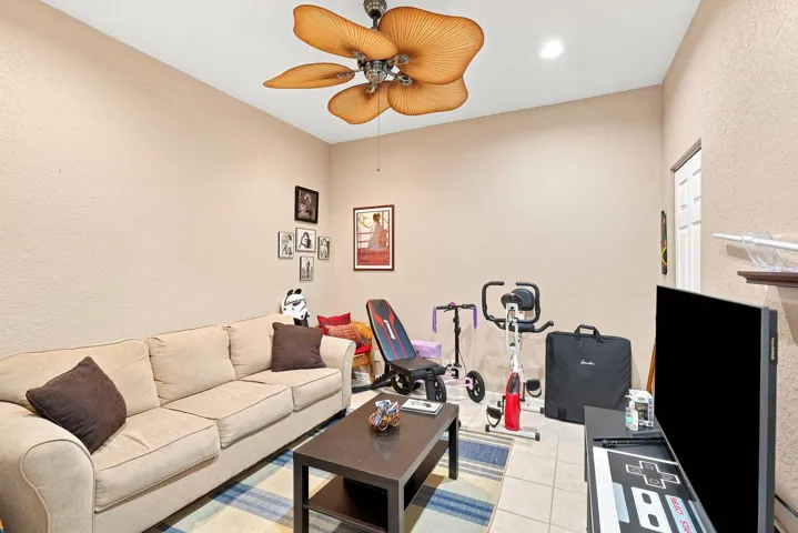 22-web-or-mls-DSC05047_with_tv