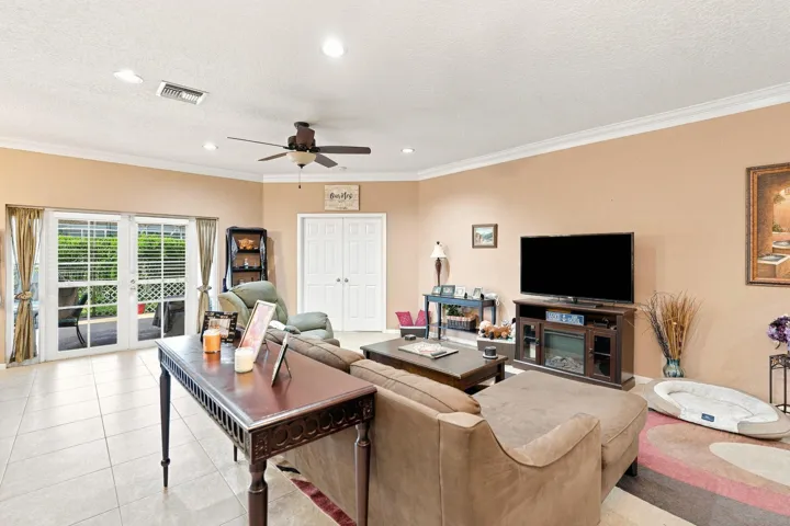 11-web-or-mls-DSC04982_with_tv
