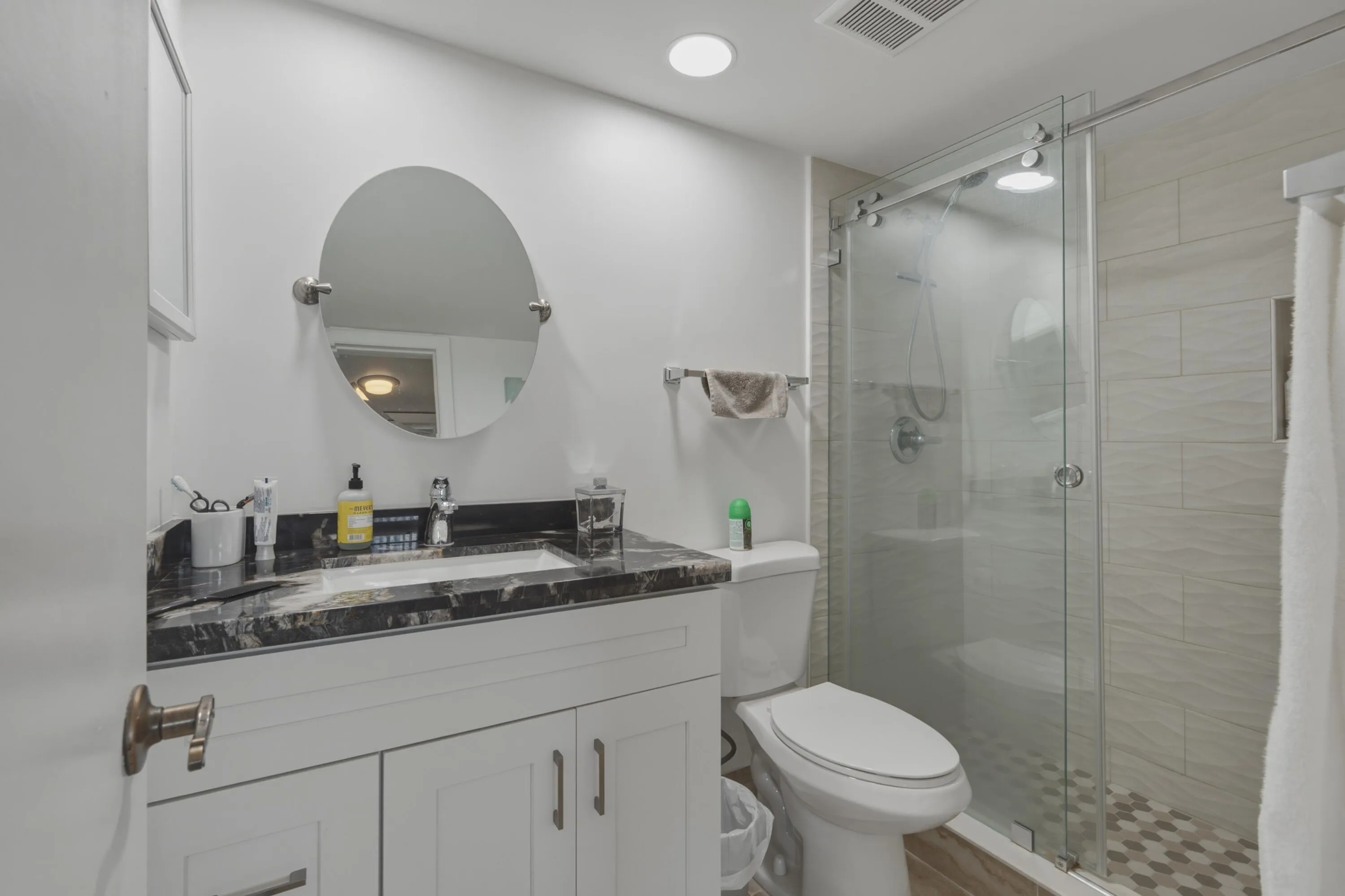 5. Master BATHROOM