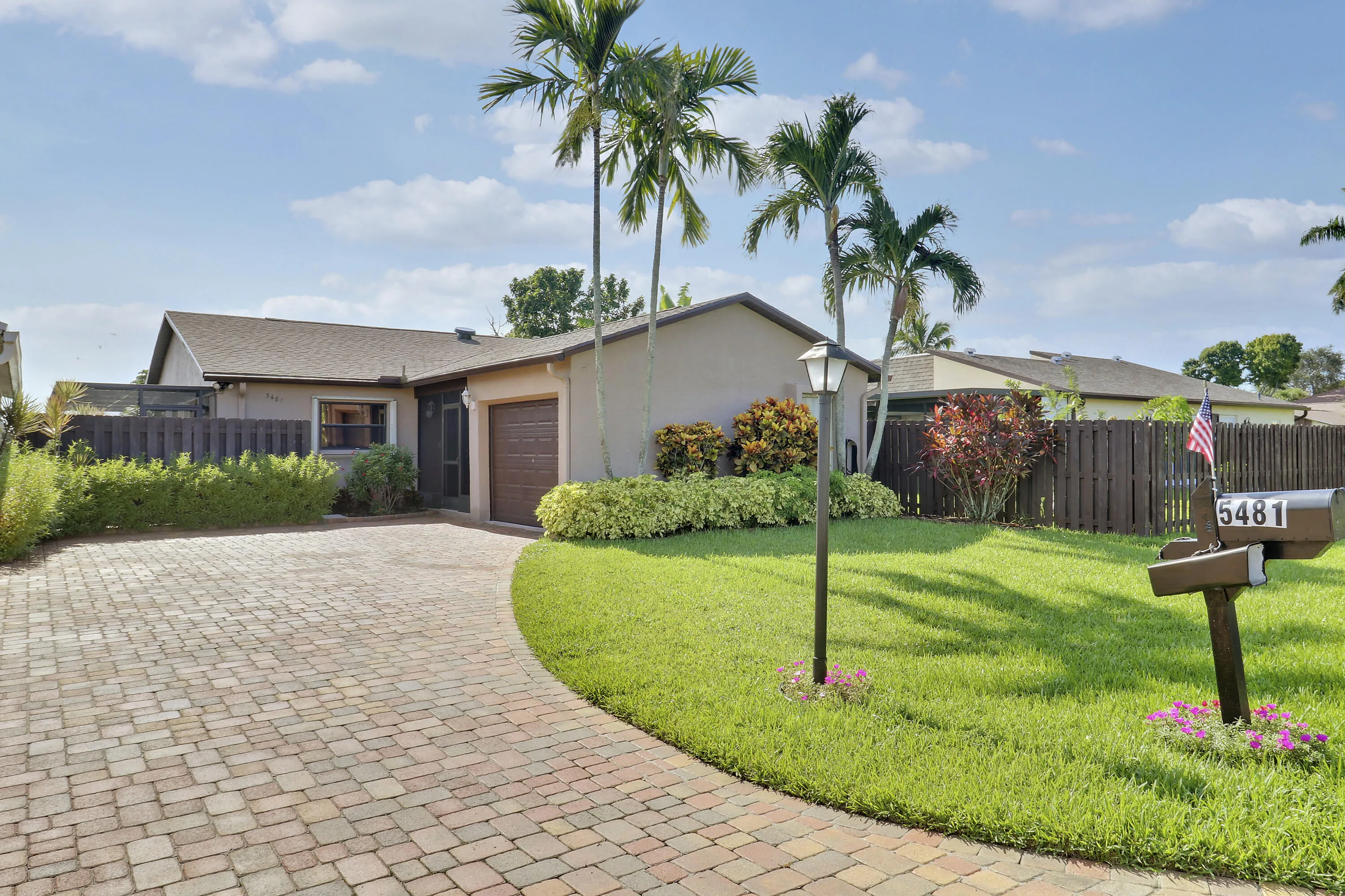 Welcome to 5481 Mirror Lakes Blvd.