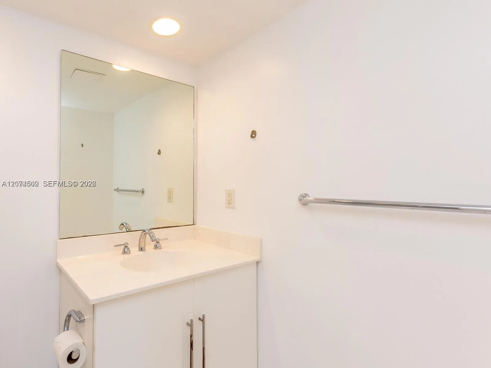 PRIMARY BEDROOM BATHROOM