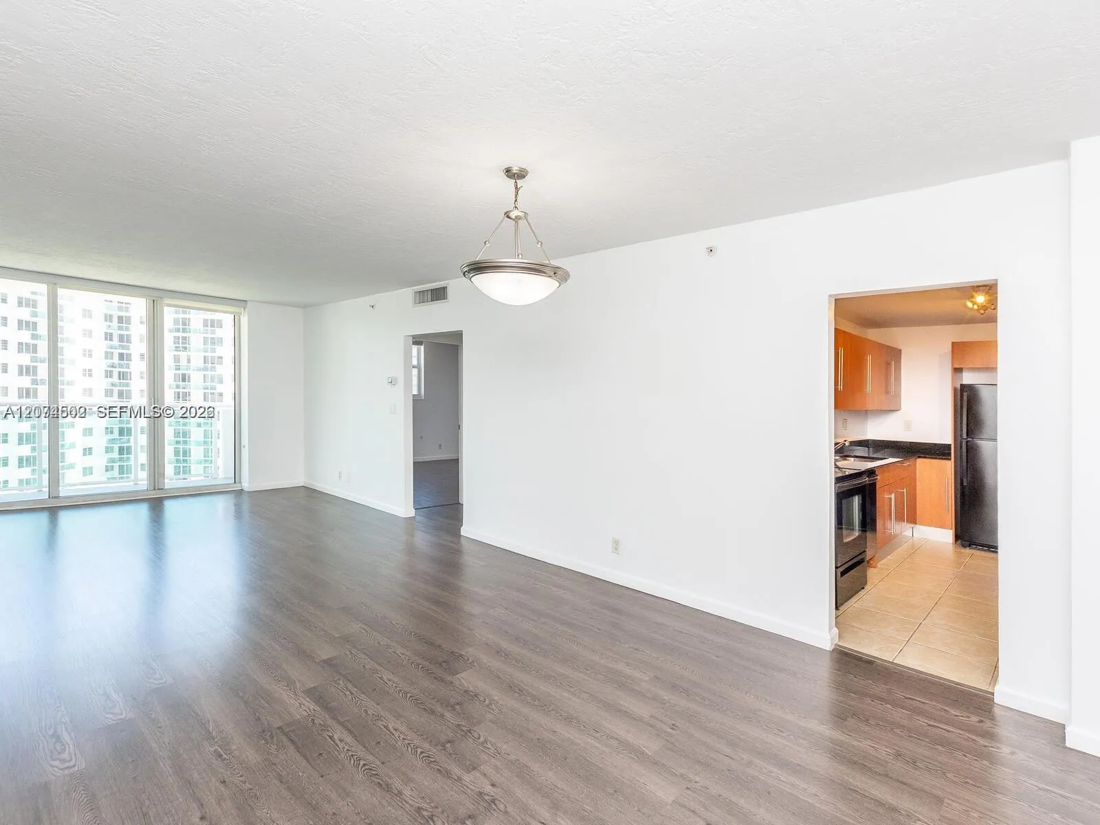 DINING ROOM / LIVING ROOM