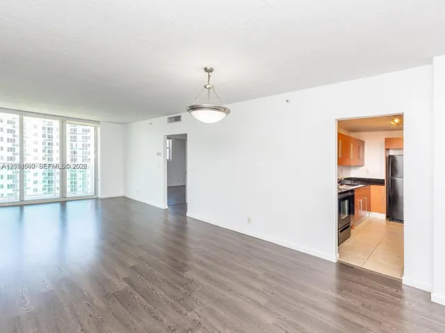 DINING ROOM / LIVING ROOM