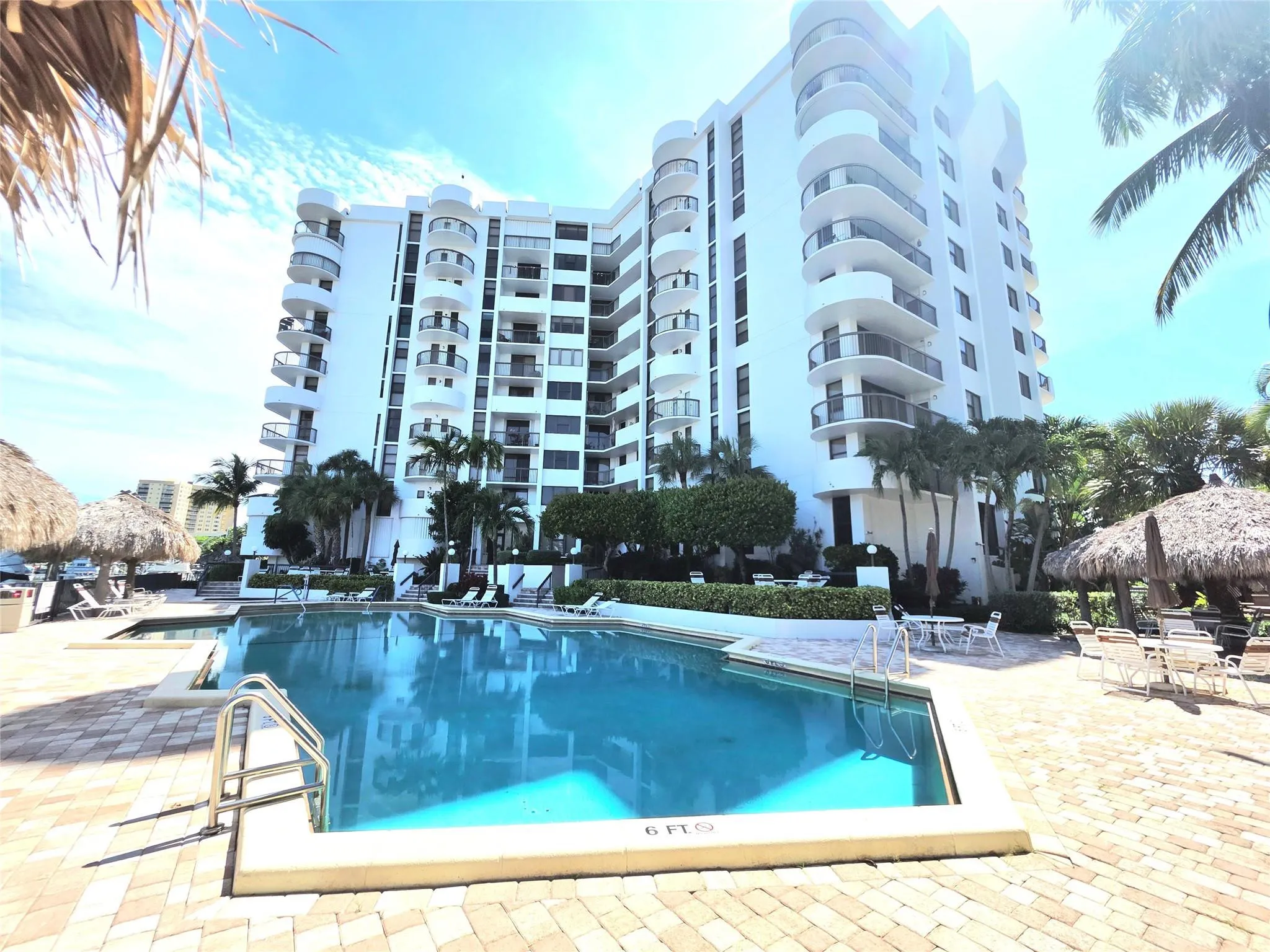 Renaissance III, pool in front of canal