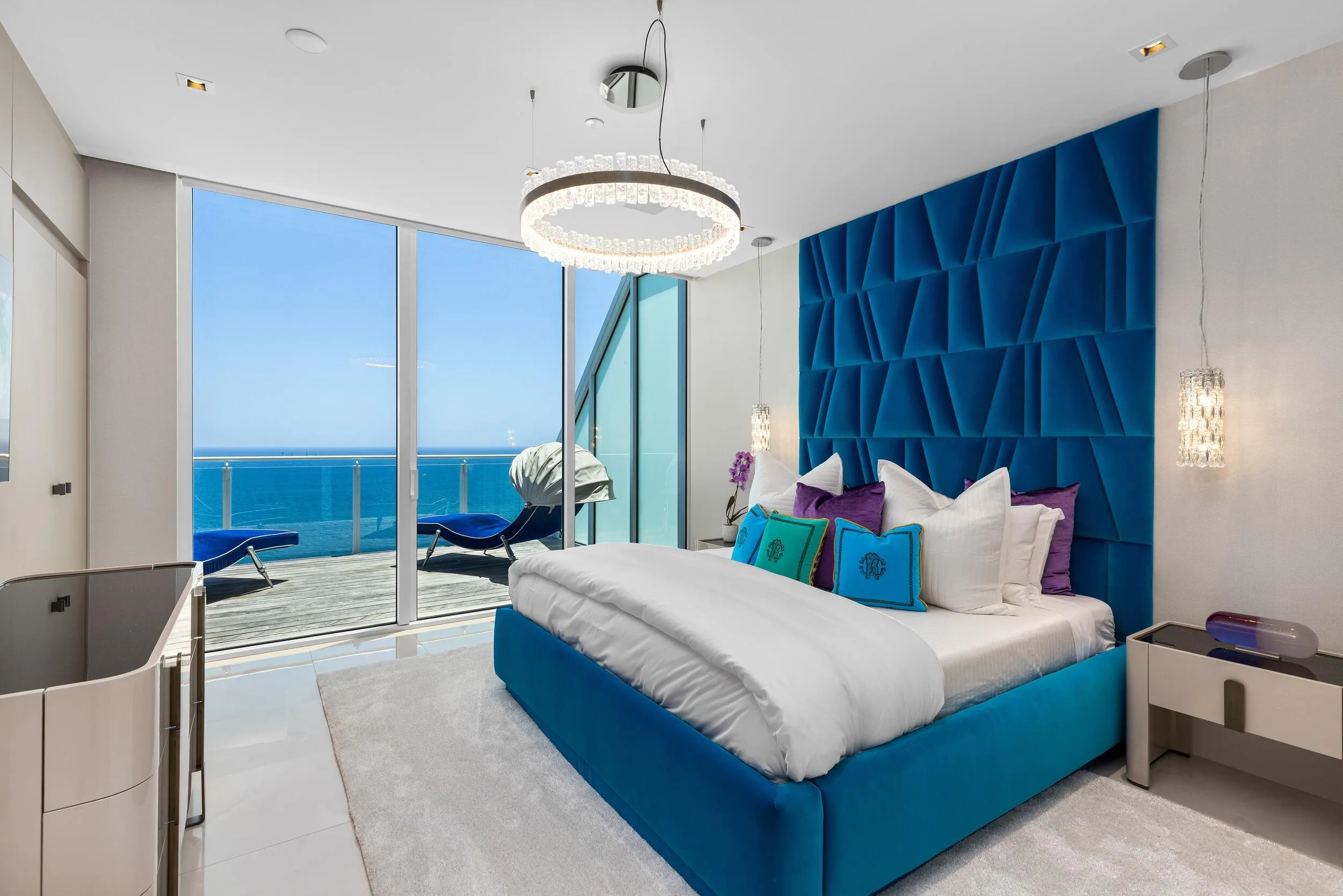 Guest bed