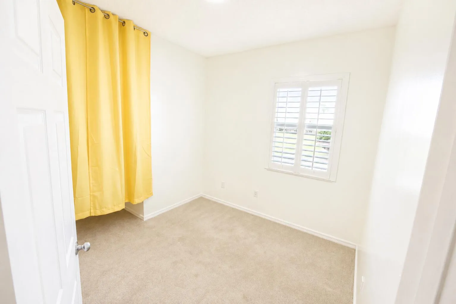2nd bedroom 01